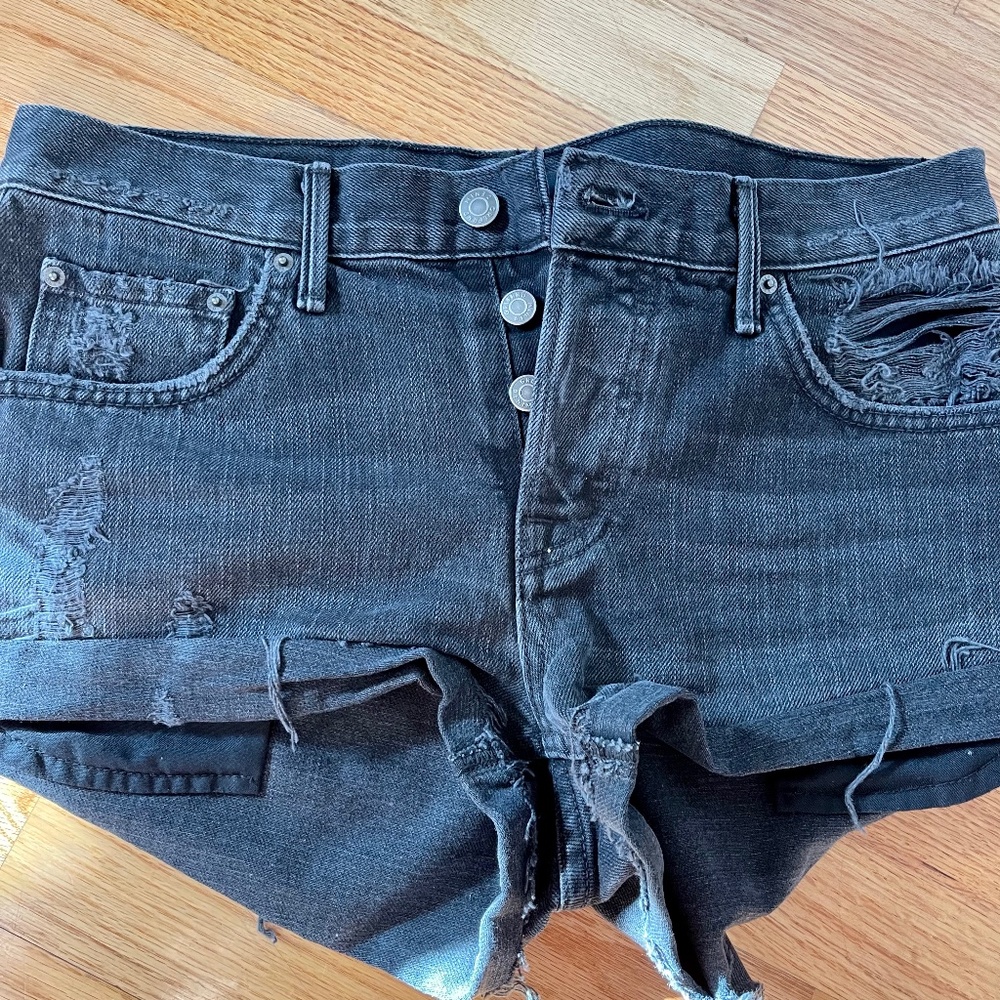 GRLFRND Black Adriana Slouchy Short in I Just Fall In Love Again (26) - Picture 5 of 8